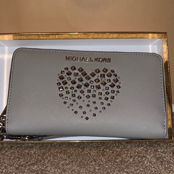 Michael Kors Selma Stud Ash Grey Crossbody +Wallet - Picture 5 of 8